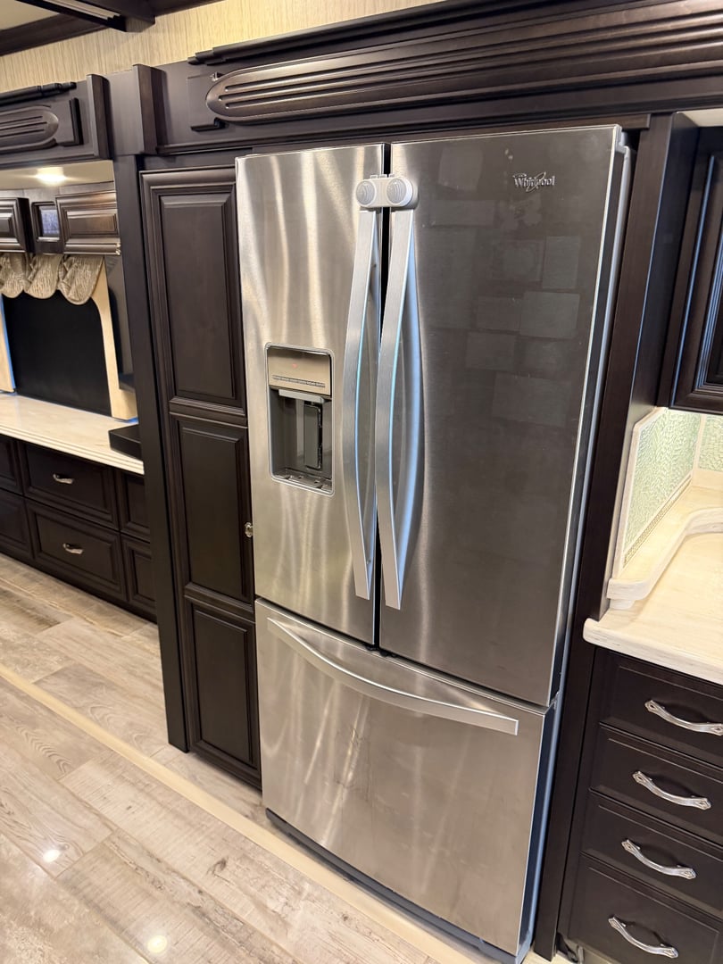 2017 Newmar Essex 4533, Kitchen photo 5