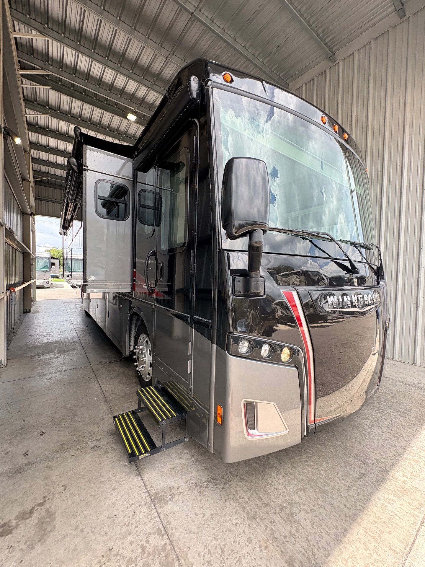 2023 Winnebago Forza 38W - Exterior view
