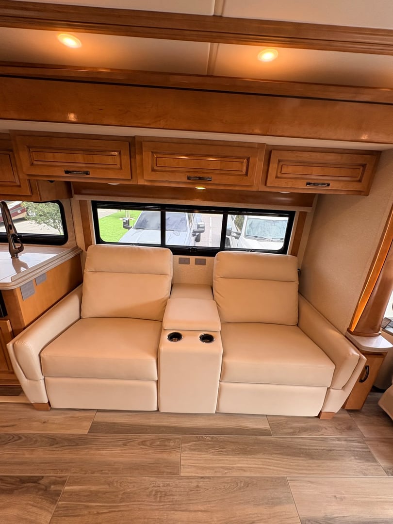 2023 Newmar Dutch Star 4370, Interior photo 2