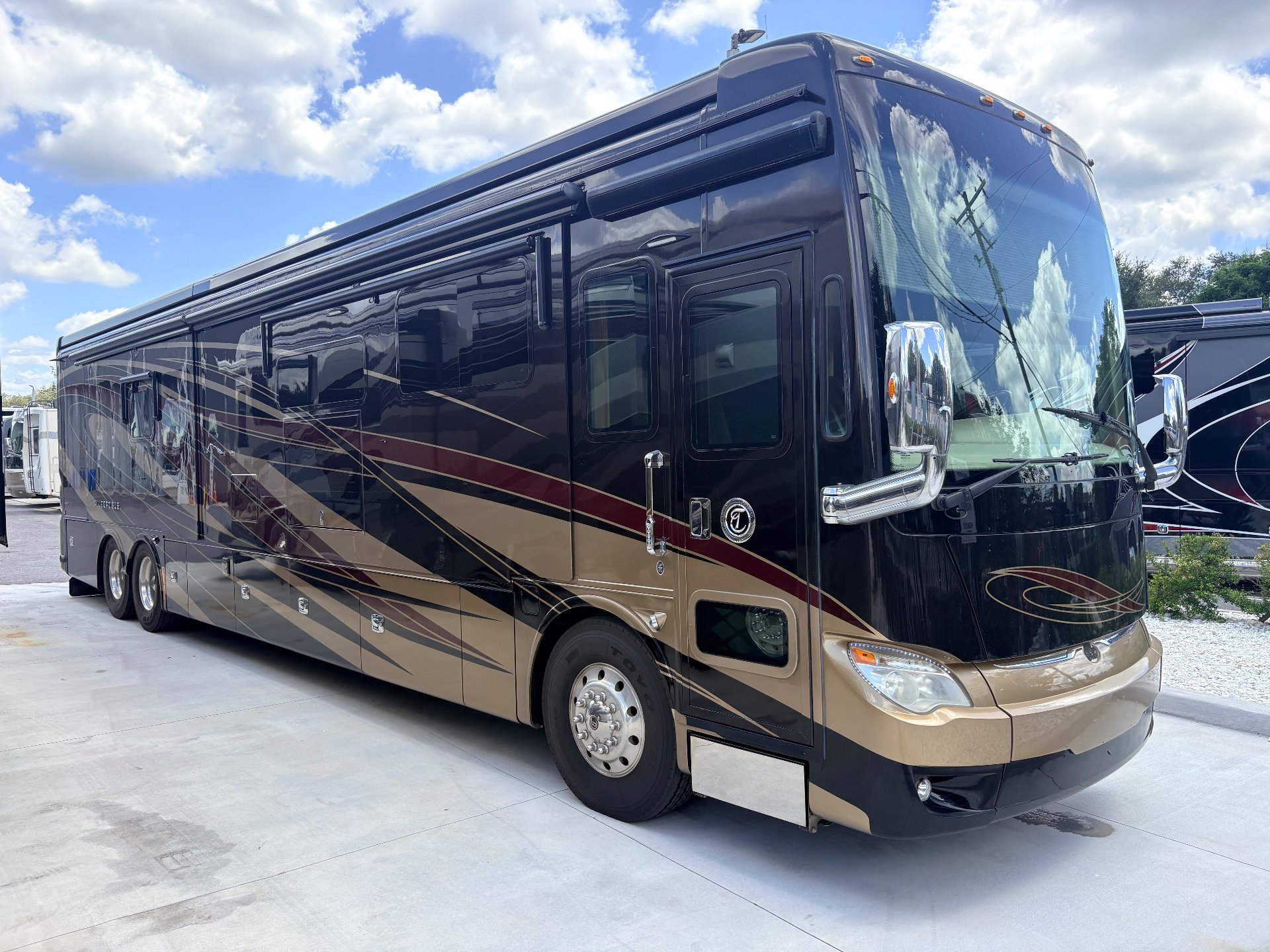 2017 Tiffin Allegro Bus 45 OPP - Exterior view
