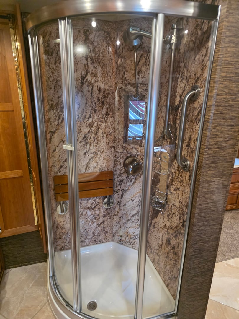 2015 Newmar Dutch Star 4018, Interior photo 31
