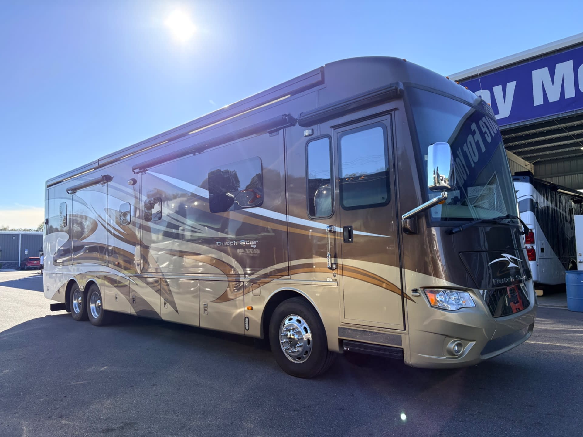 2015 Newmar Dutch Star 4018 - Exterior view