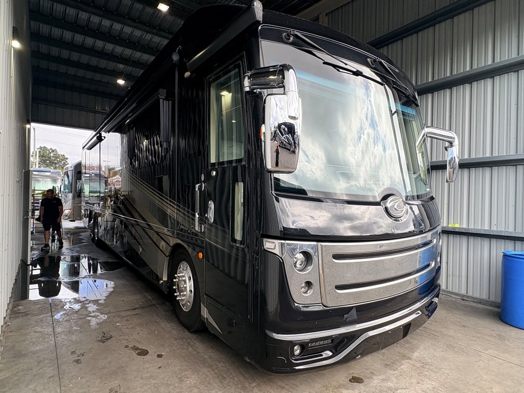 2016 American Coach American Eagle 45N, Exterior photo 2
