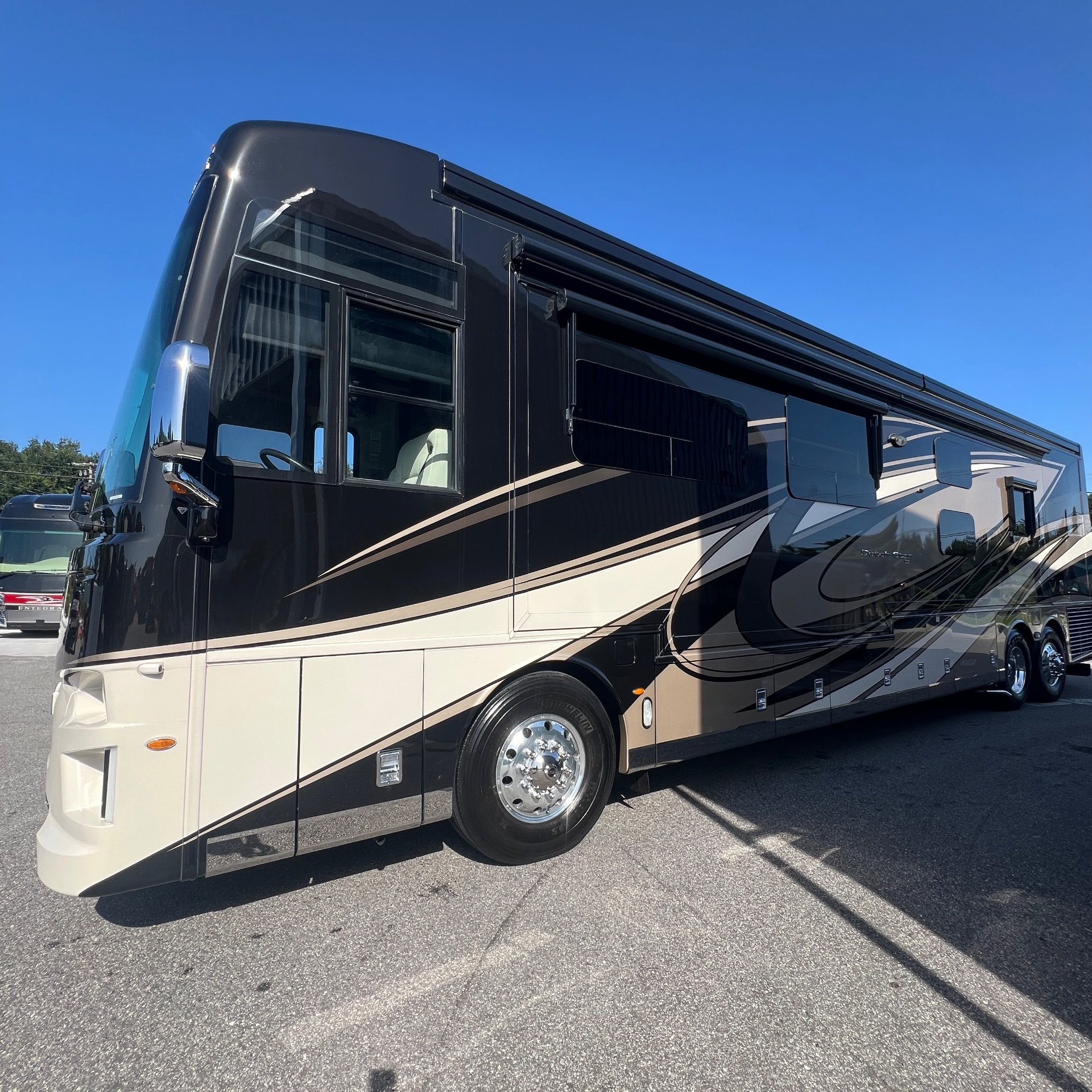 2021 Newmar Dutch Star 4310 - Exterior view 2