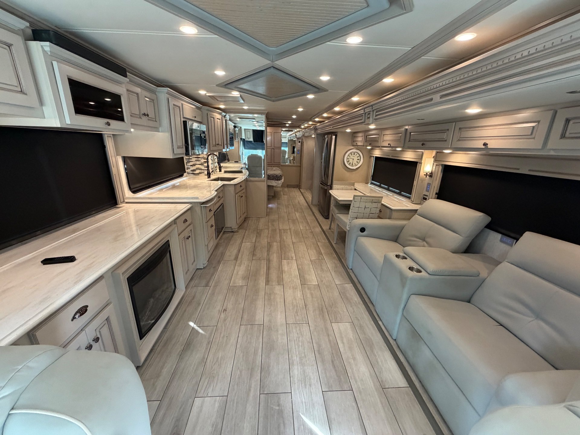2022 Newmar Dutch Star 4369 - Interior view