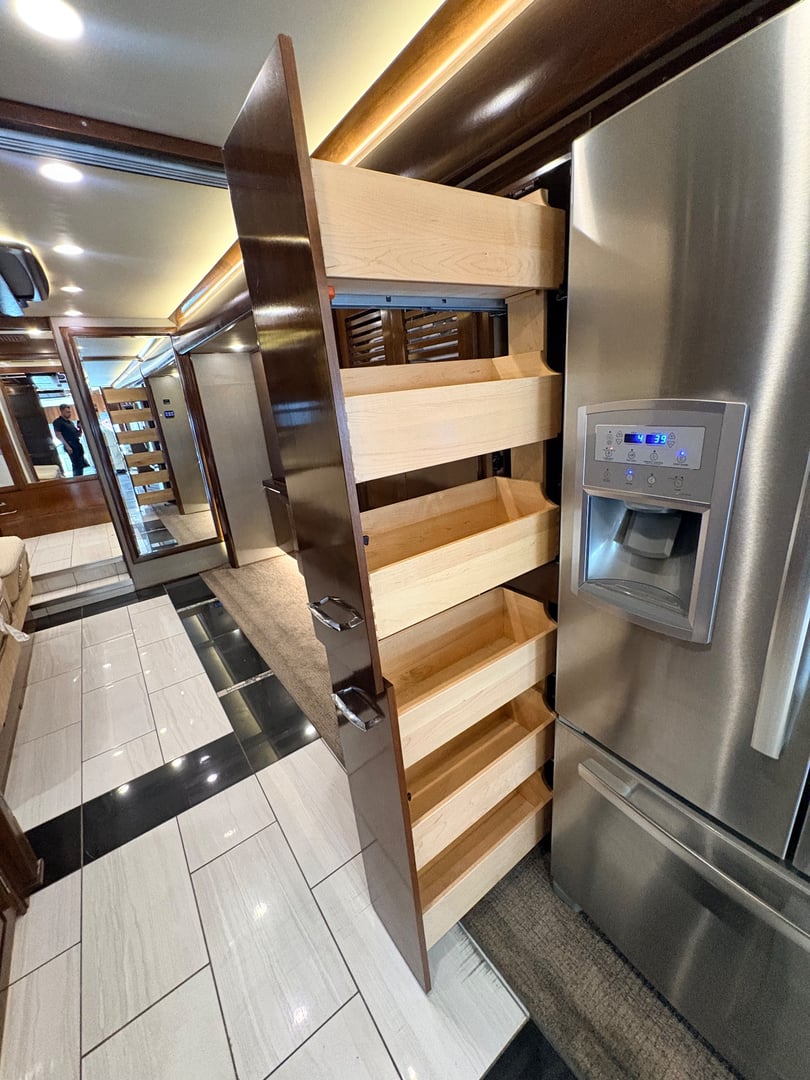2016 American Coach American Eagle 45N, Kitchen photo 2