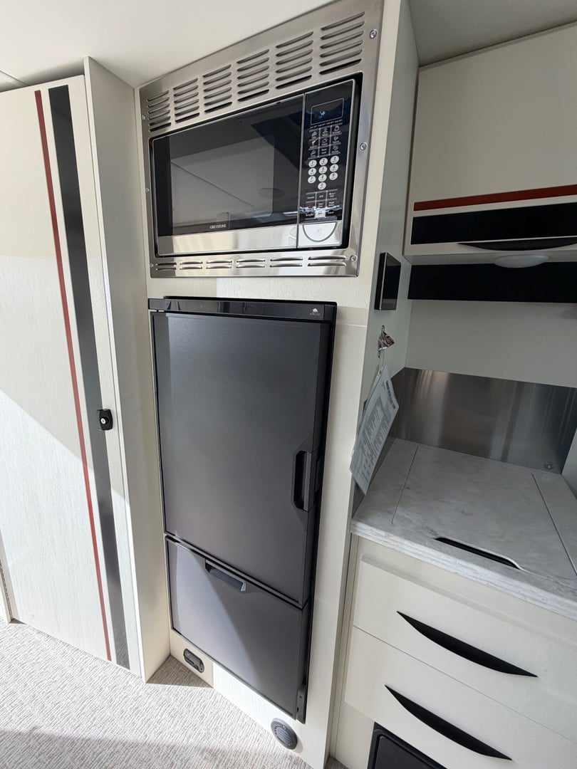 2026 Chinook RV Summit SS, Kitchen photo 3