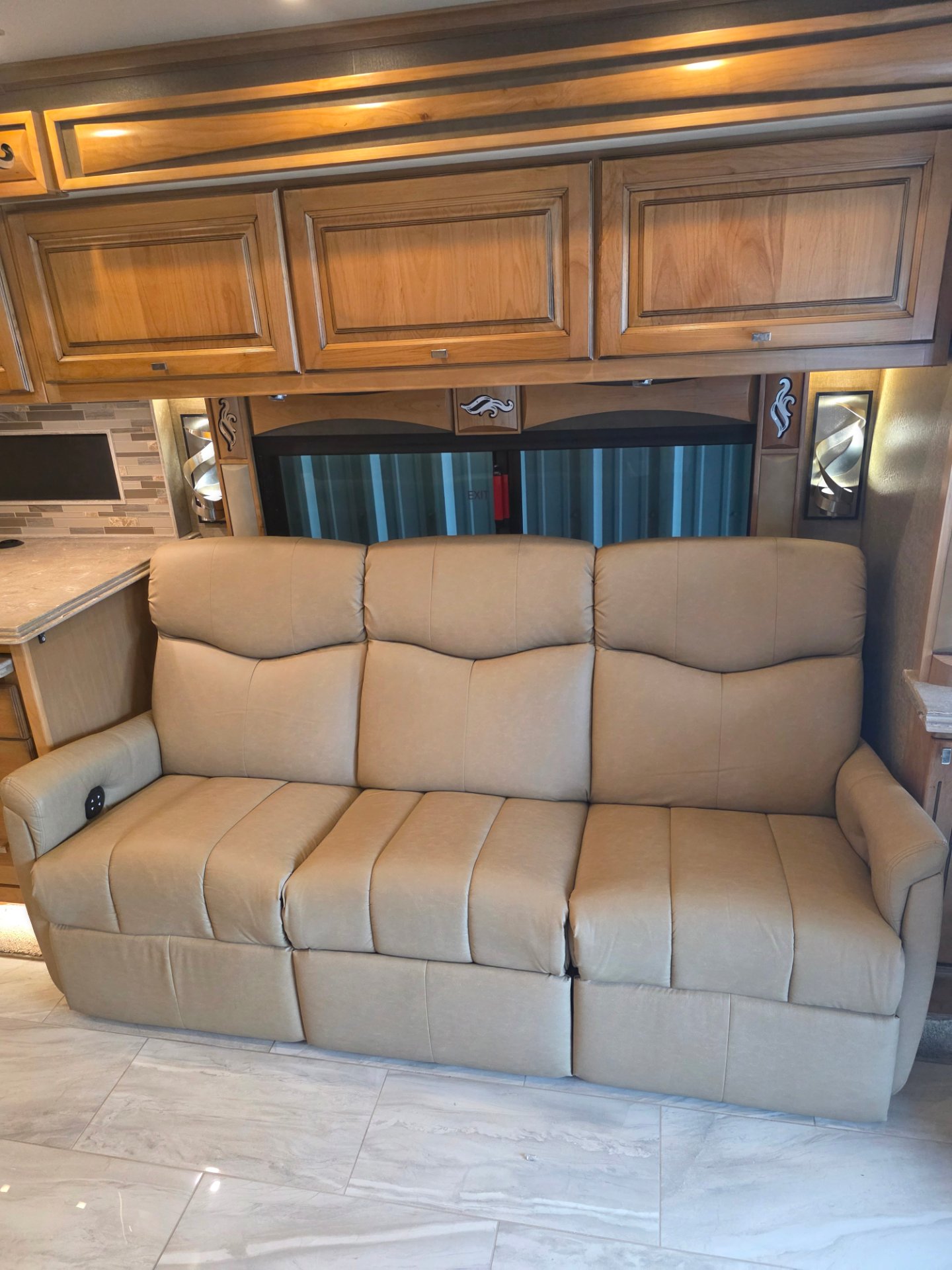 2019 Tiffin Phaeton 40 IH - Interior view 2