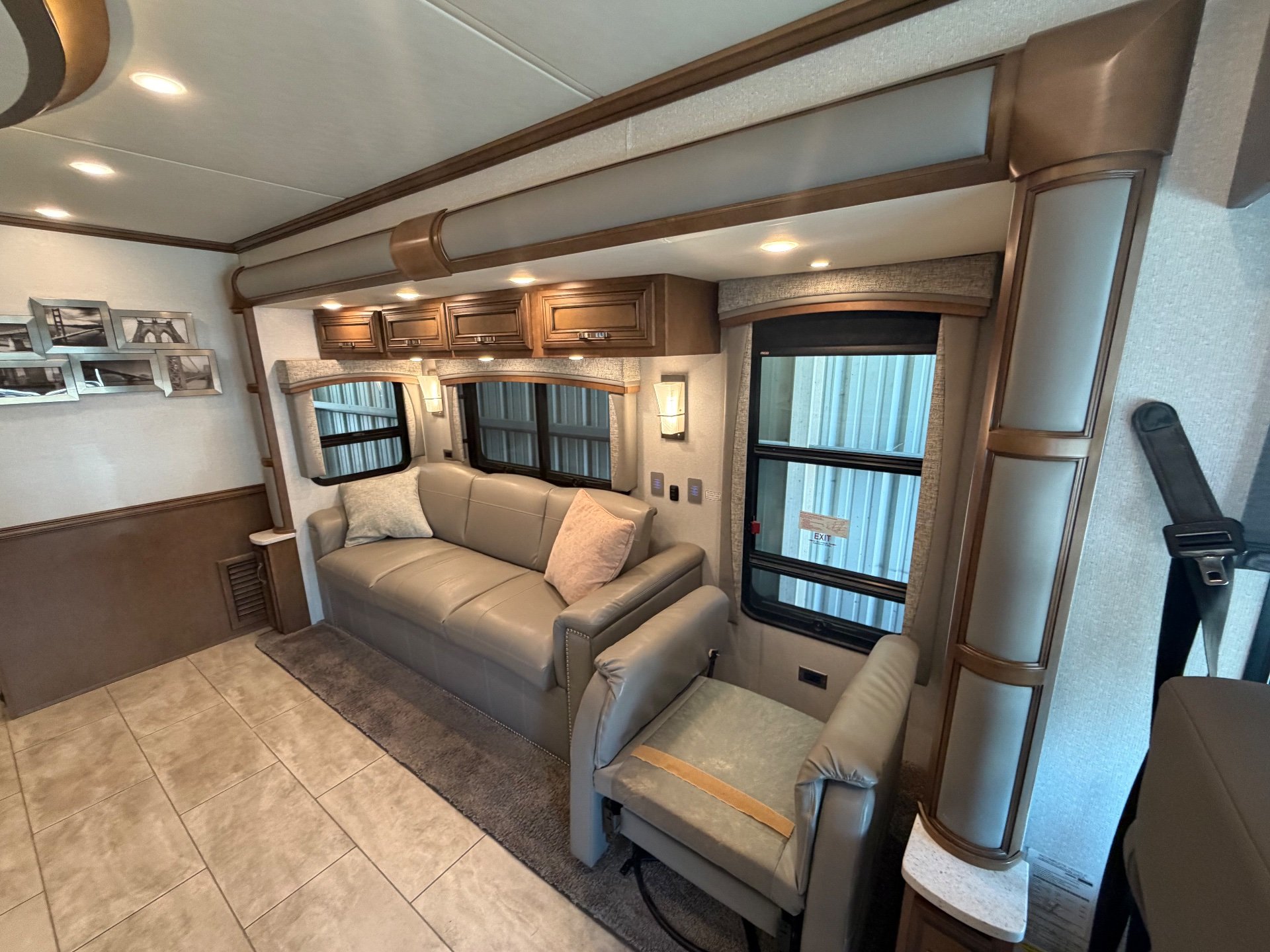2020 Newmar Kountry Star 3412 - Interior view 3