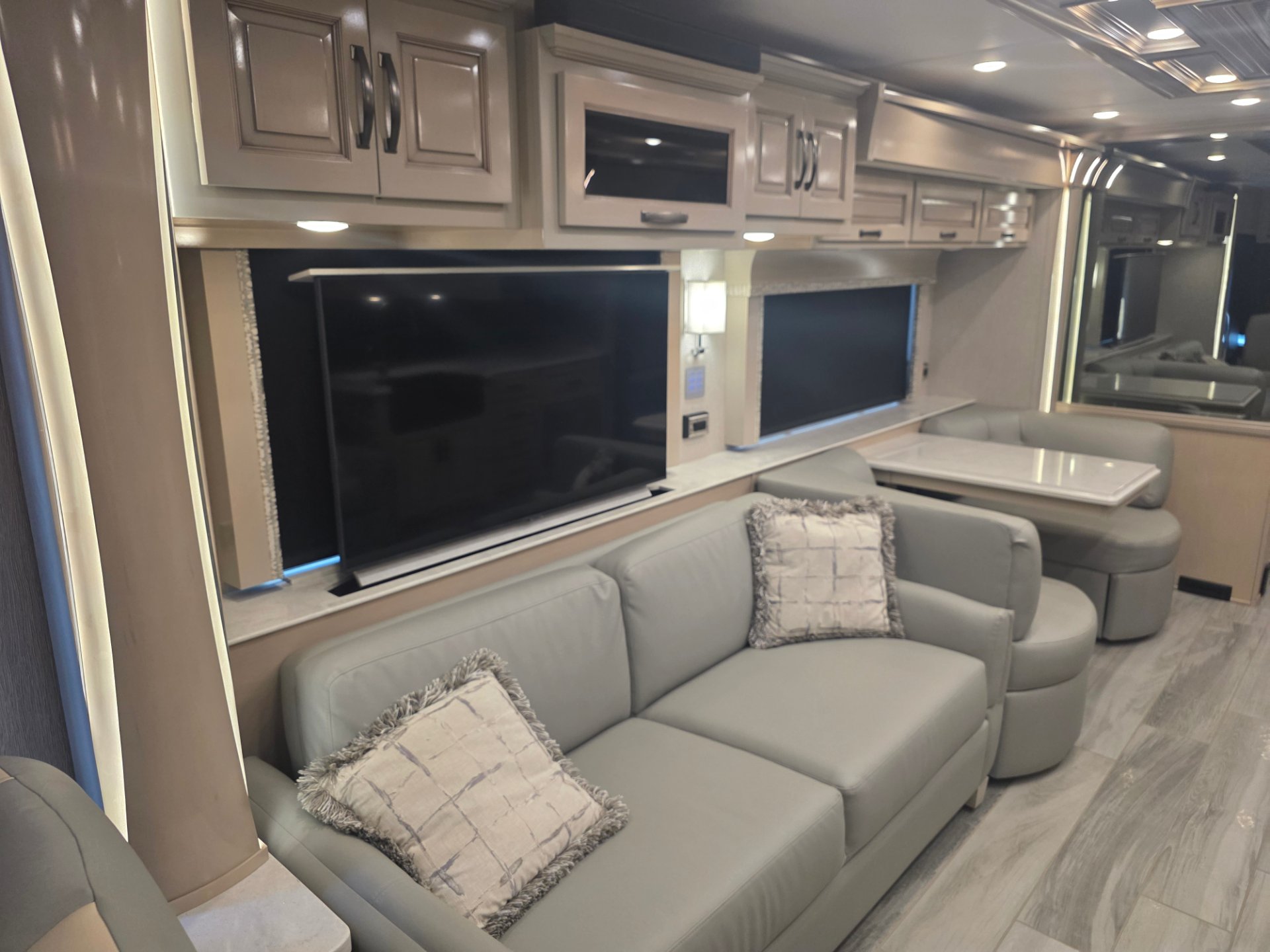 2023 Newmar Dutch Star 4370 - Interior view 3