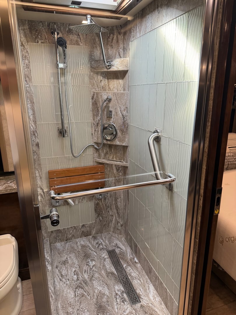 2019 Tiffin Allegro Bus 45 OPP, Bathroom photo 6