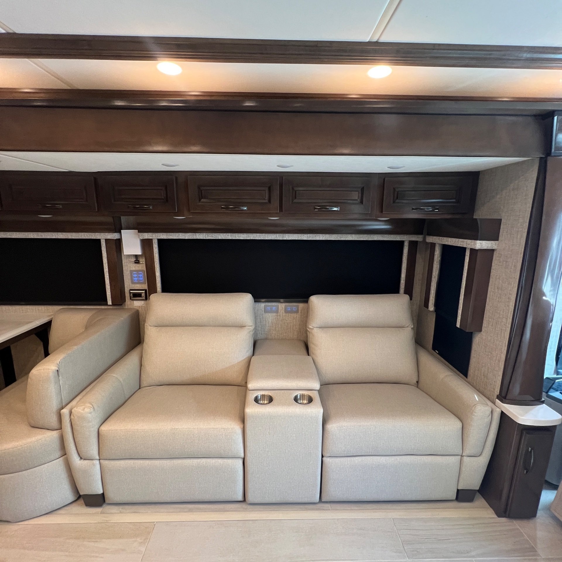 2023 Newmar Dutch Star 4081 - Interior view 2