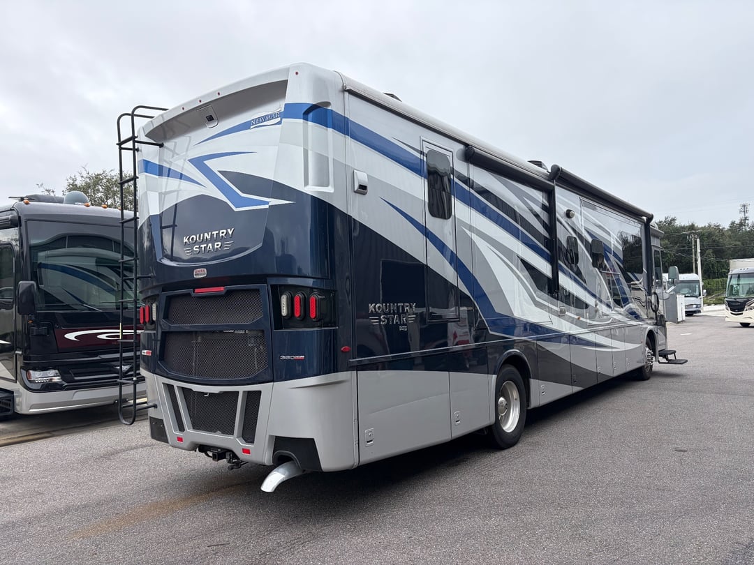 2023 Newmar Kountry Star 4068, Exterior photo 3