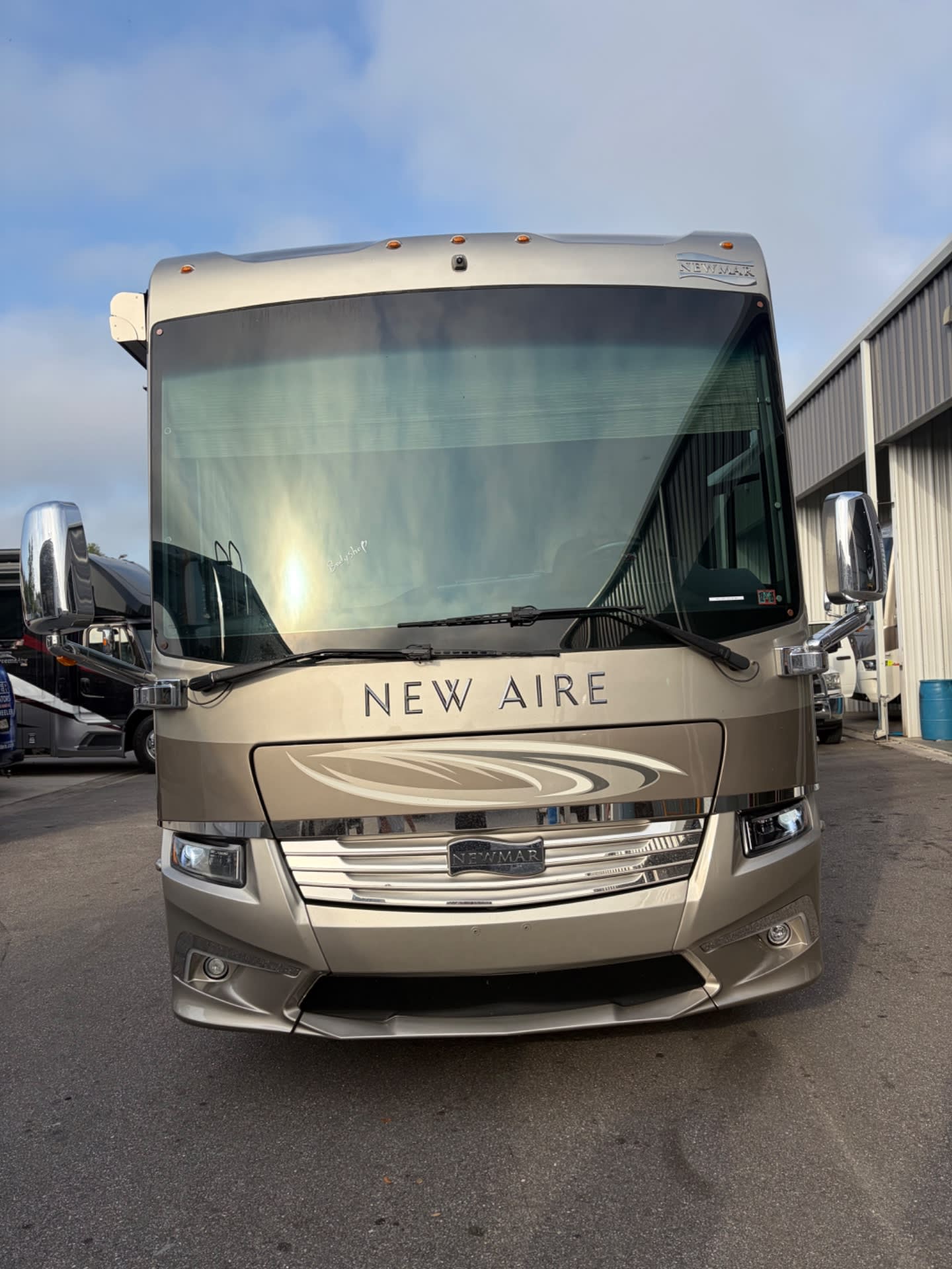 2019 Newmar New Aire 3343 - Exterior view 2