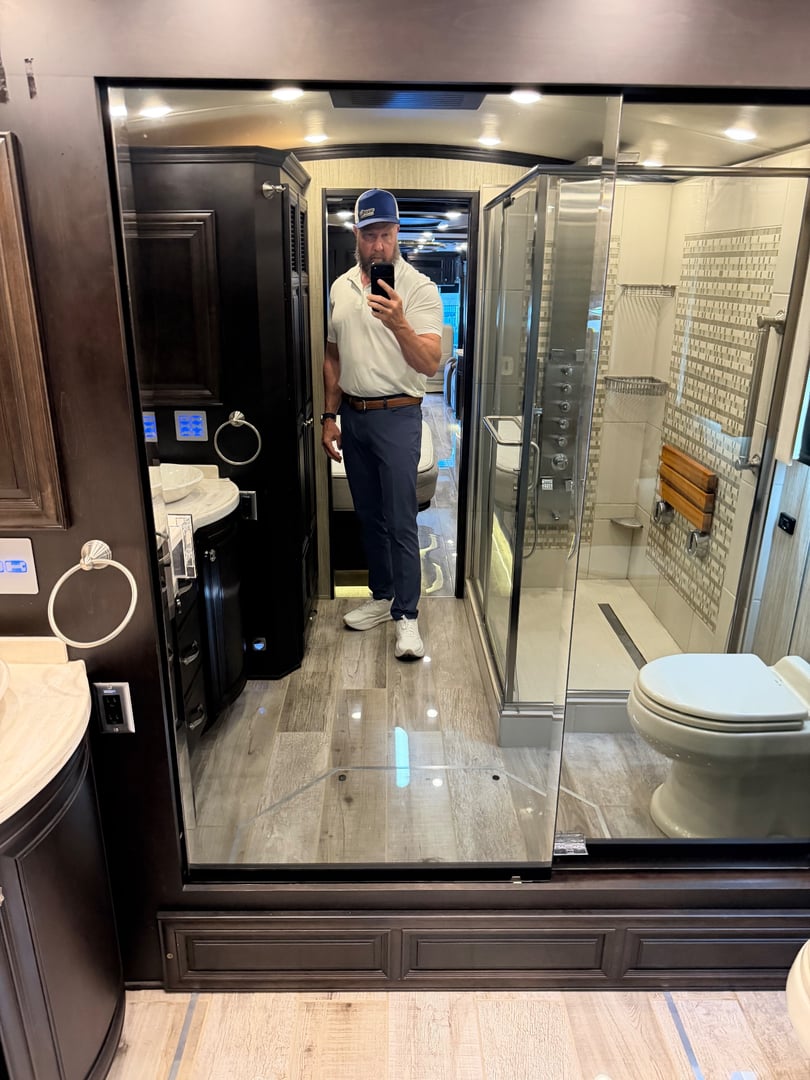 2017 Newmar Essex 4533, Bathroom photo 3