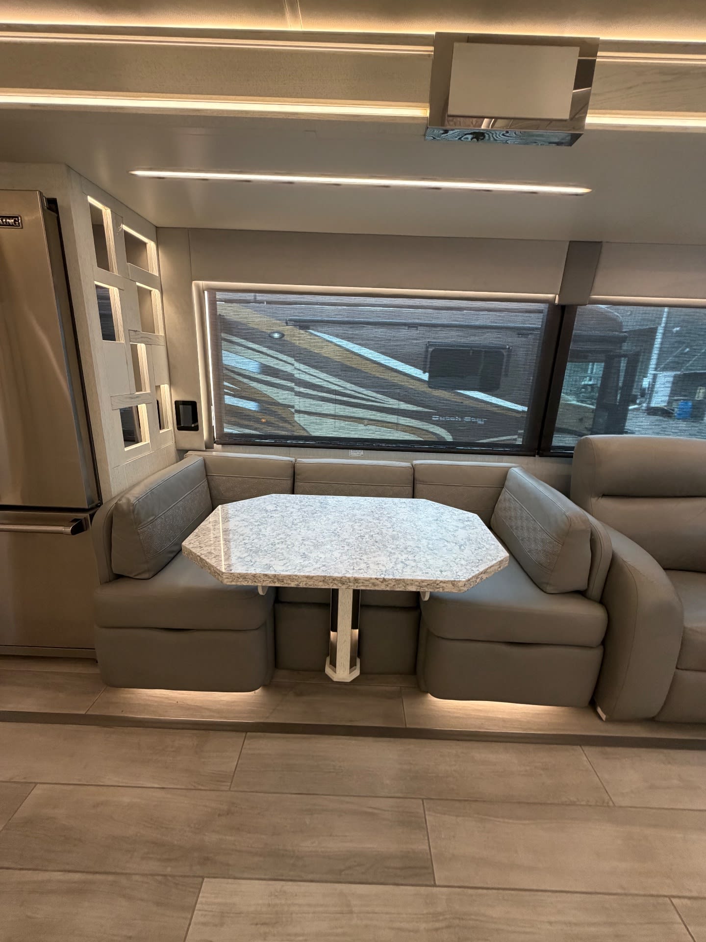 2022 Newmar King Aire 4531 - Interior view 3