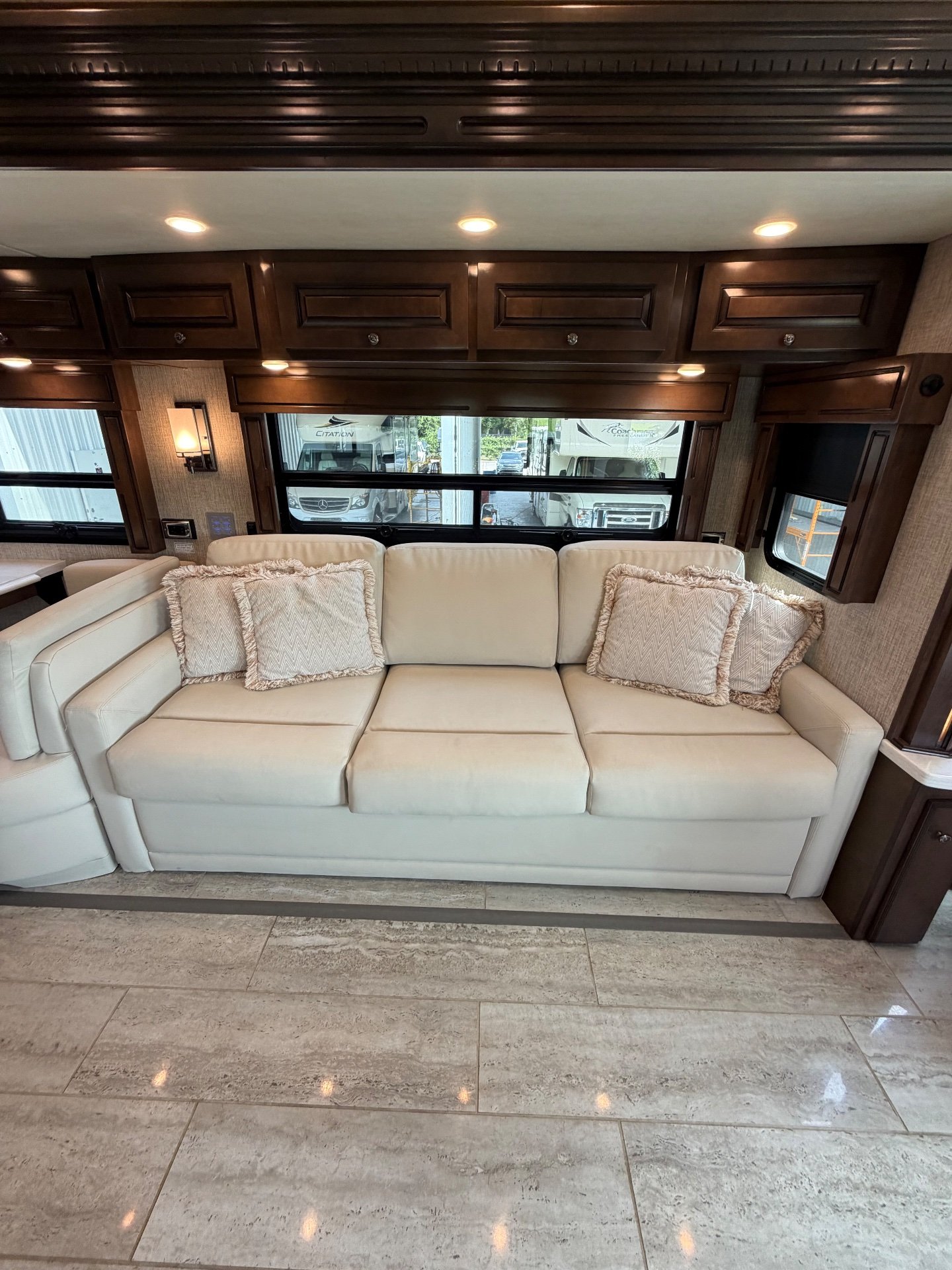 2021 Newmar Dutch Star 4310 - Interior view 2
