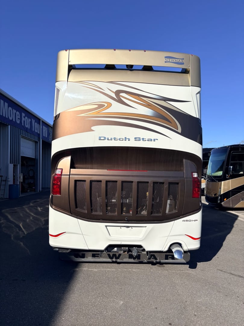 2015 Newmar Dutch Star 4018, Exterior photo 5