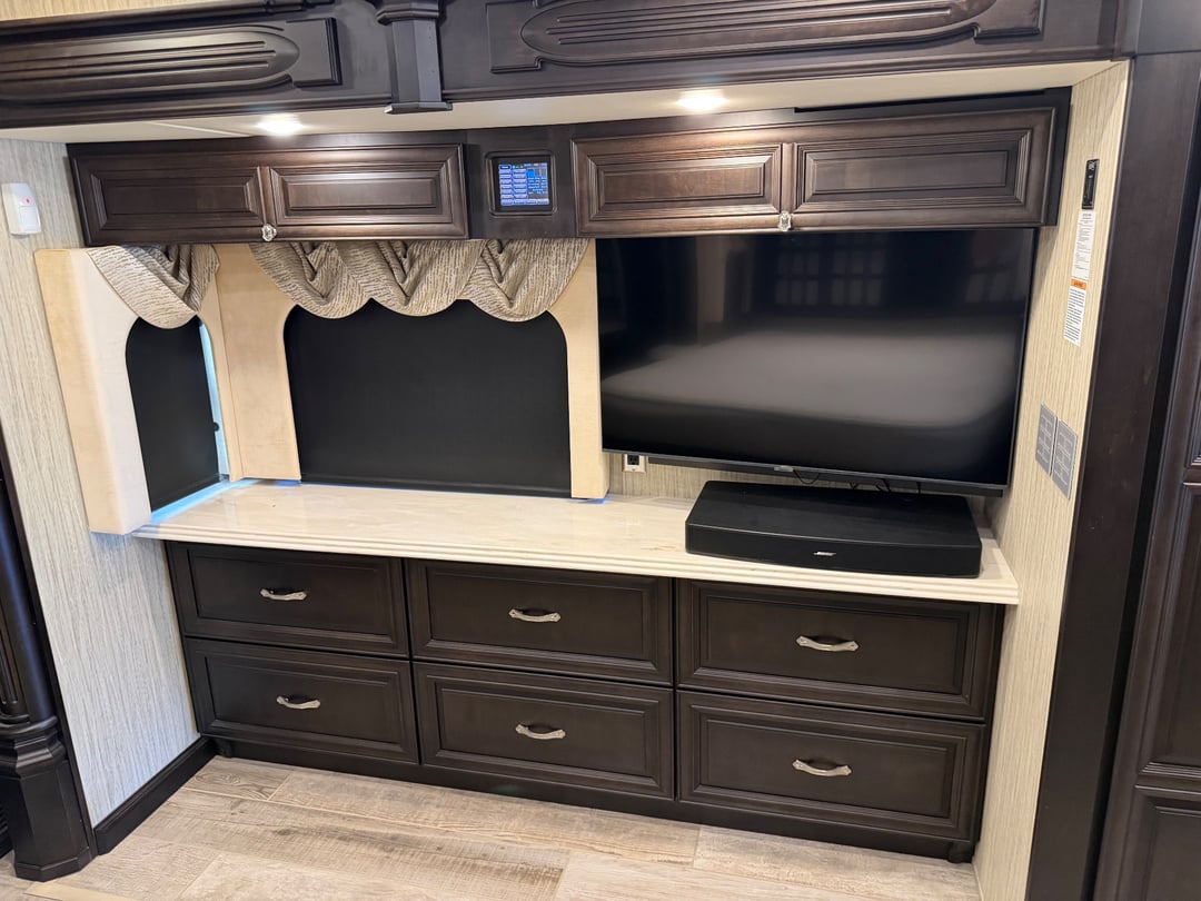 2017 Newmar Essex 4533, Bedroom photo 3