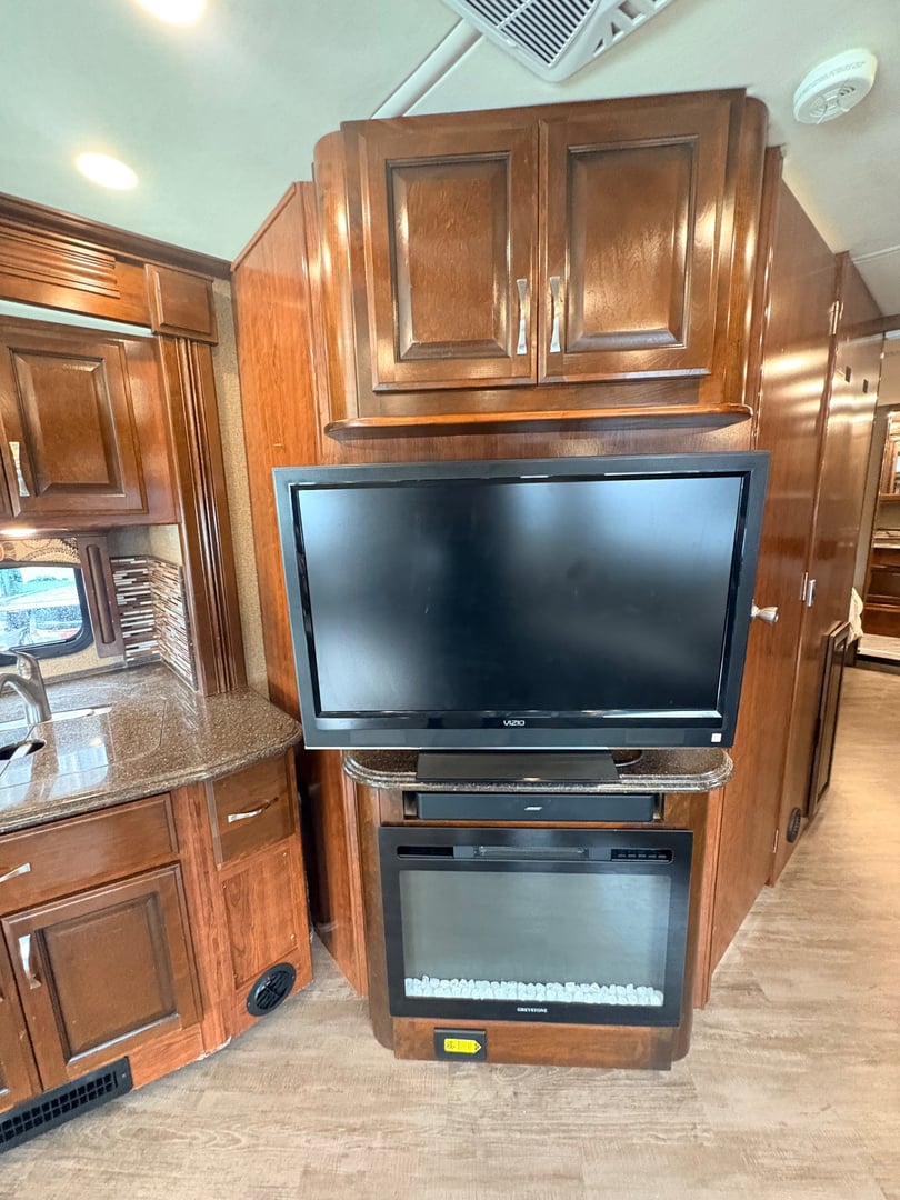 2019 Fleetwood Pace Arrow LXE 38N, Living area photo 4