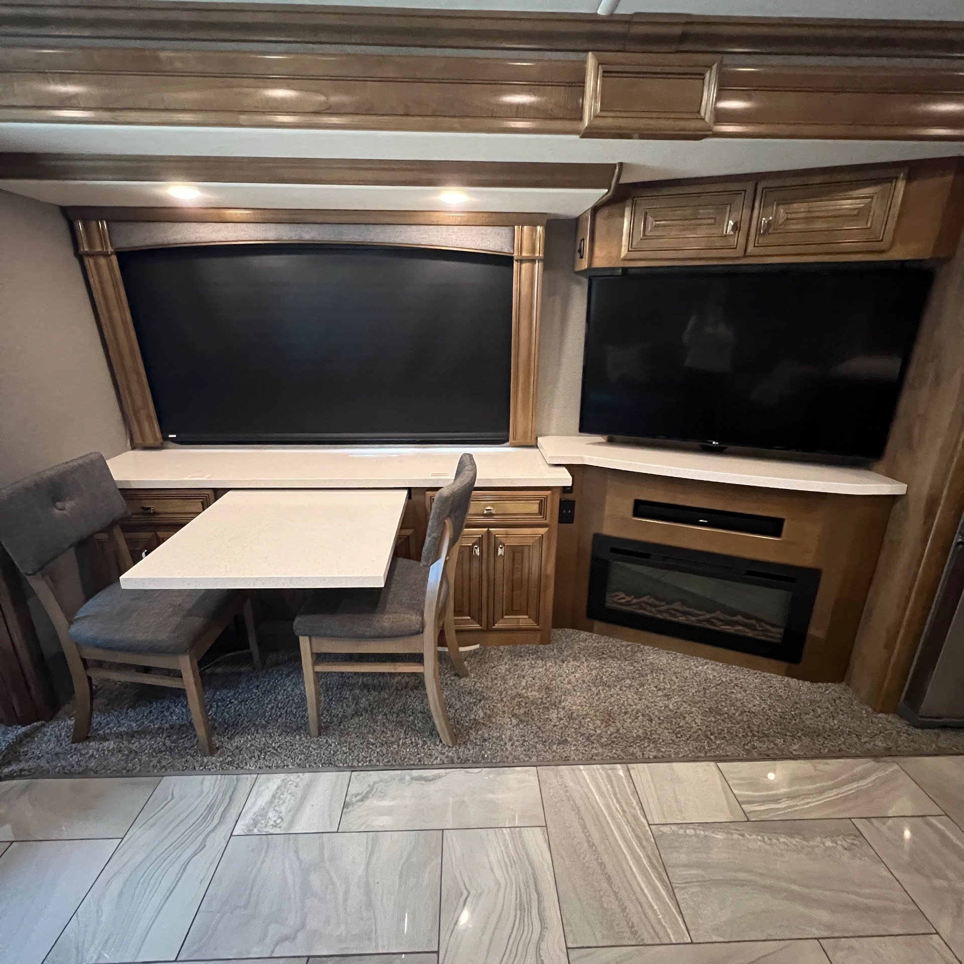2019 Fleetwood Discovery LXE 40D - Interior view 3