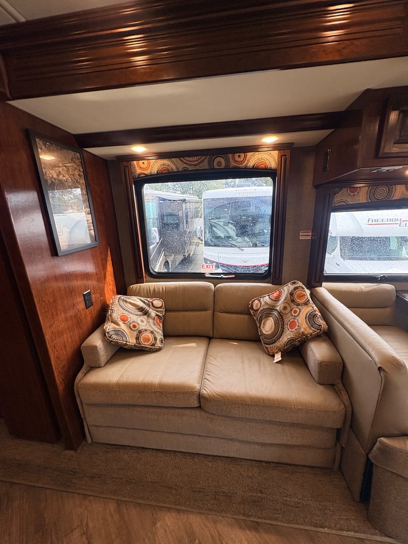 2019 Fleetwood Pace Arrow LXE 38N, Living area photo 3