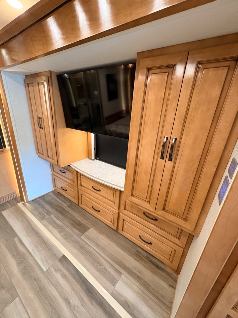 2023 Newmar Dutch Star 4370, Interior photo 8
