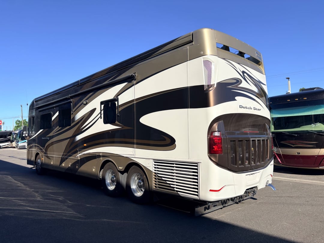 2015 Newmar Dutch Star 4018, Exterior photo 4
