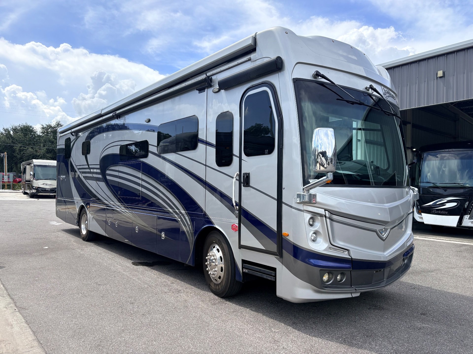 2024 Fleetwood Discovery LXE 40M