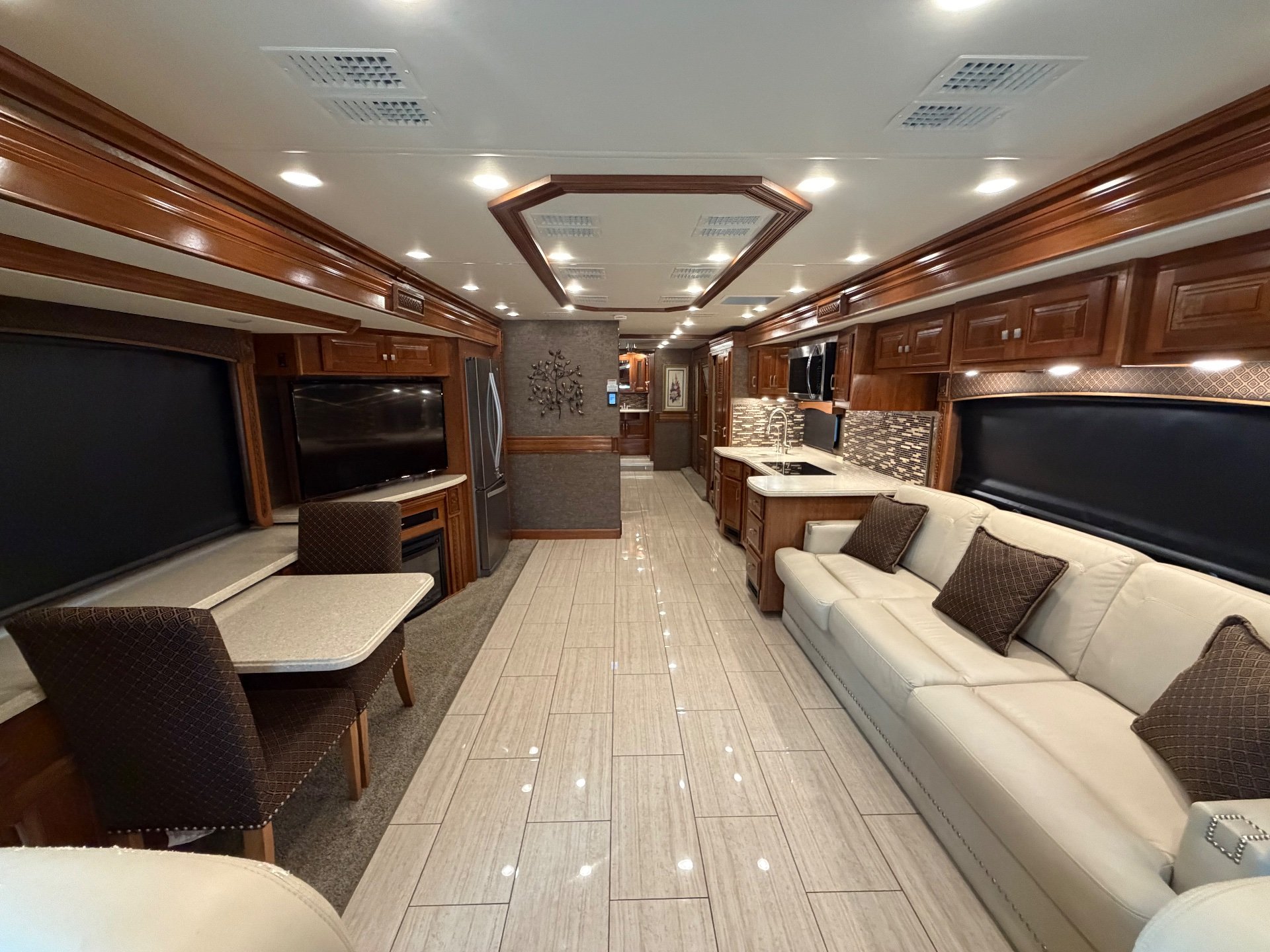 2018 Holiday Rambler Endeavor 40D - Interior view