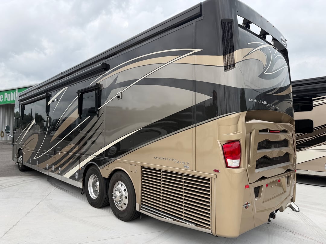 2020 Newmar Mountain Aire 4551, Exterior photo 4