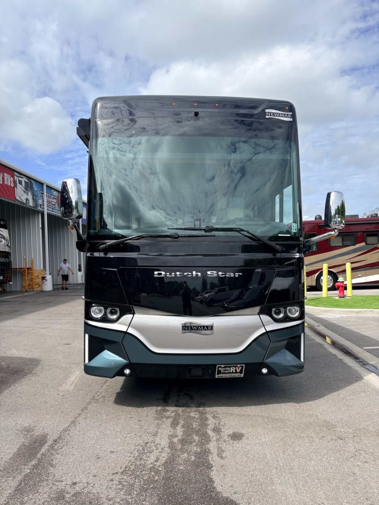2023 Newmar Dutch Star 4370 - Exterior view 2