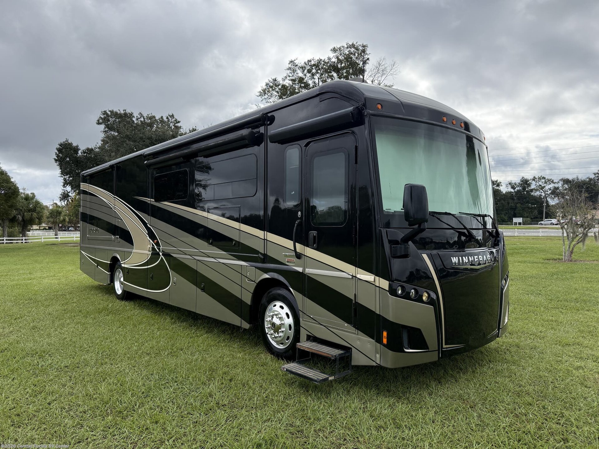 2022 Winnebago Forza 36H - Photo 2