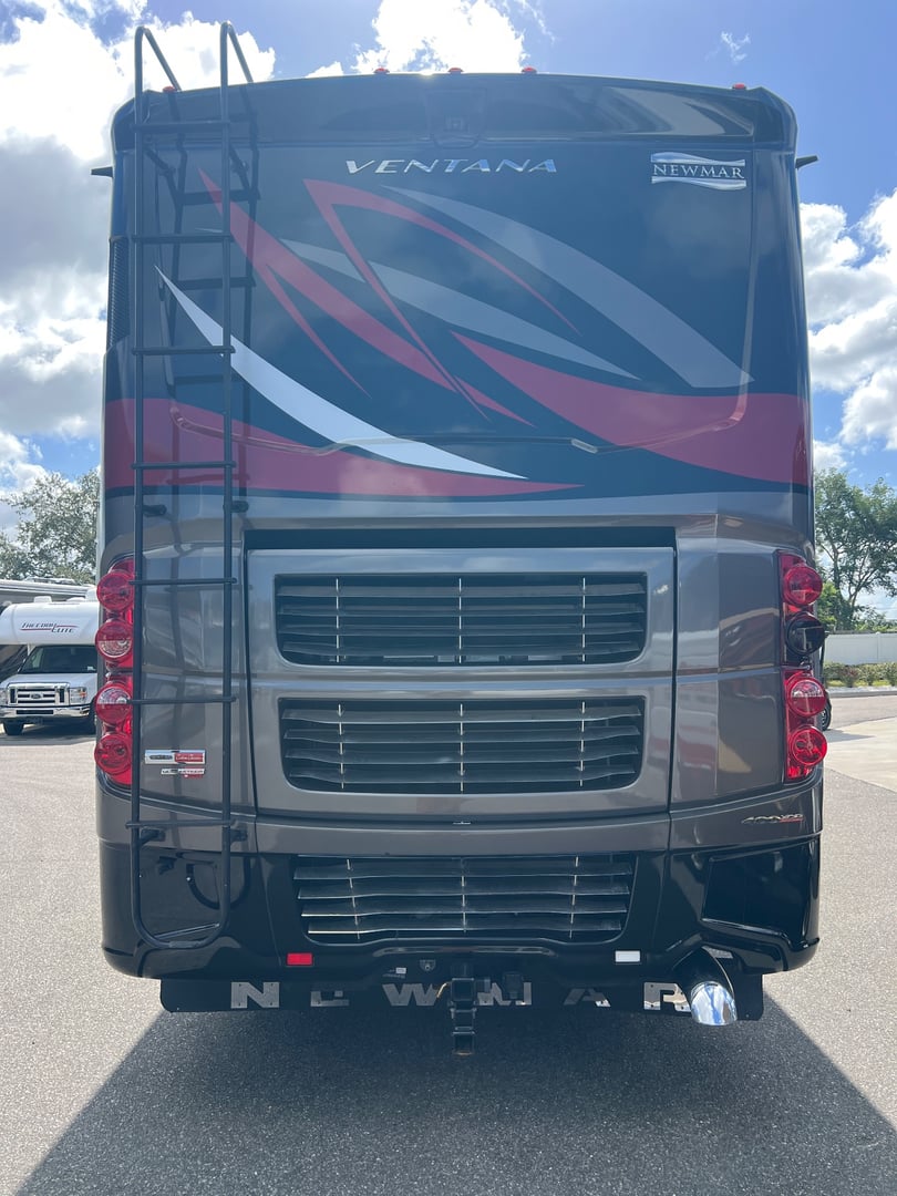 2019 Newmar Ventana 4037, Exterior photo 4
