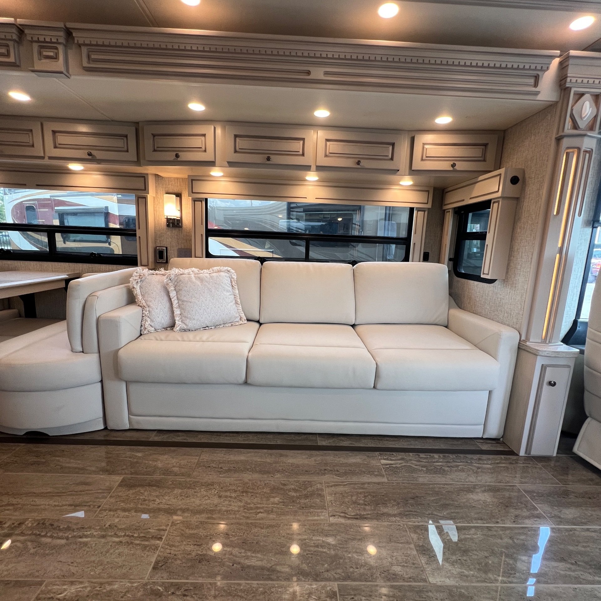 2021 Newmar Dutch Star 4326 - Interior view 3