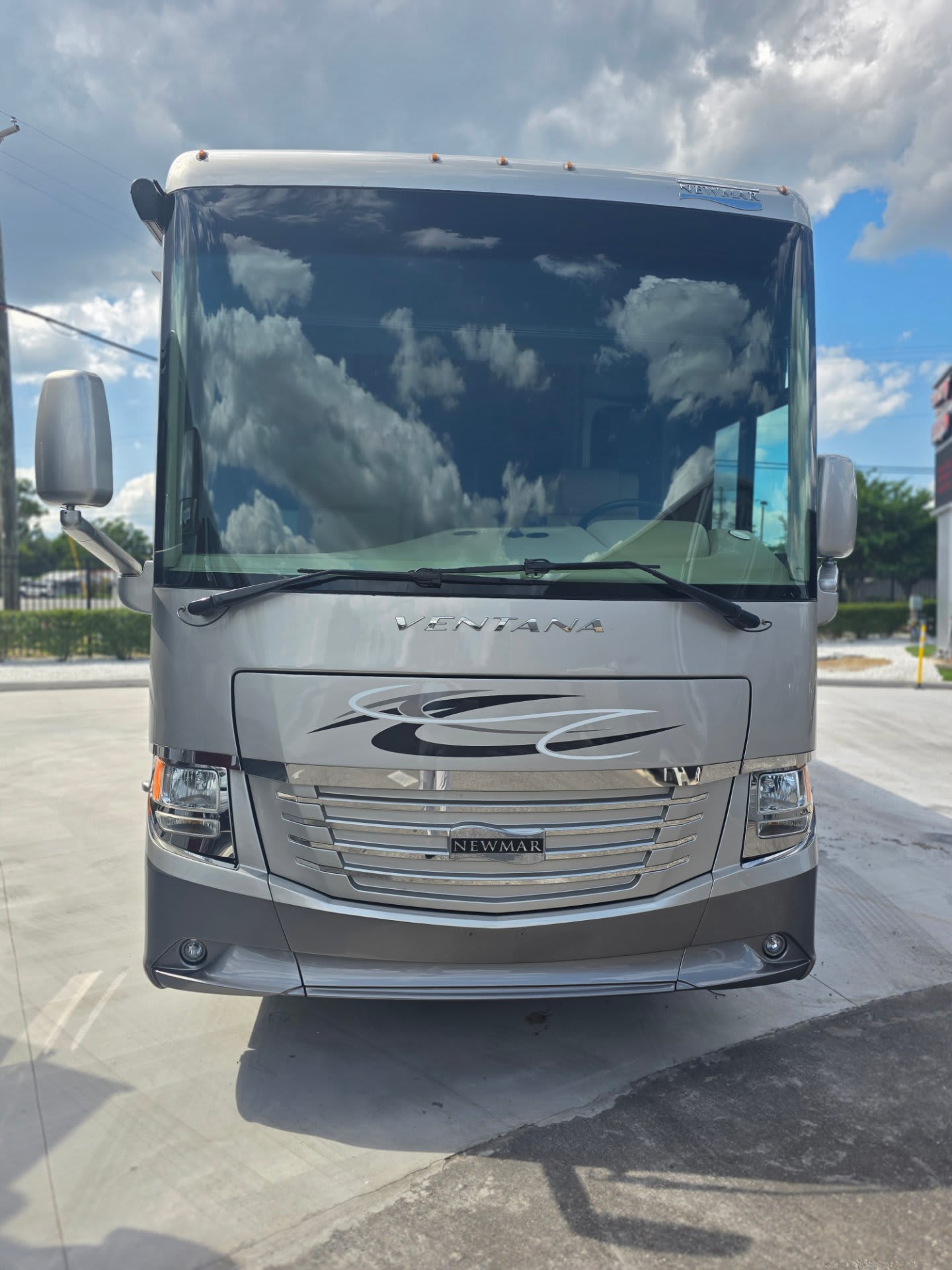 2019 Newmar Ventana 4002 - Exterior view 2