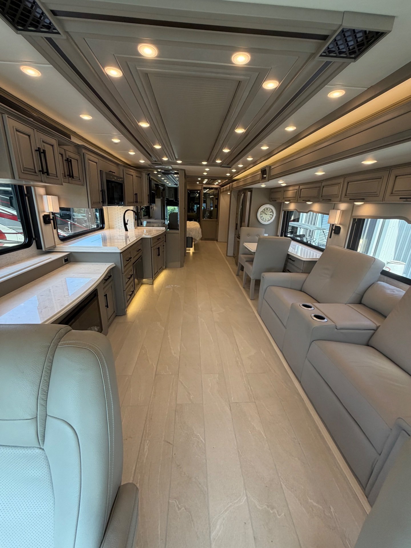 2025 Newmar London Aire 4551 - Interior view