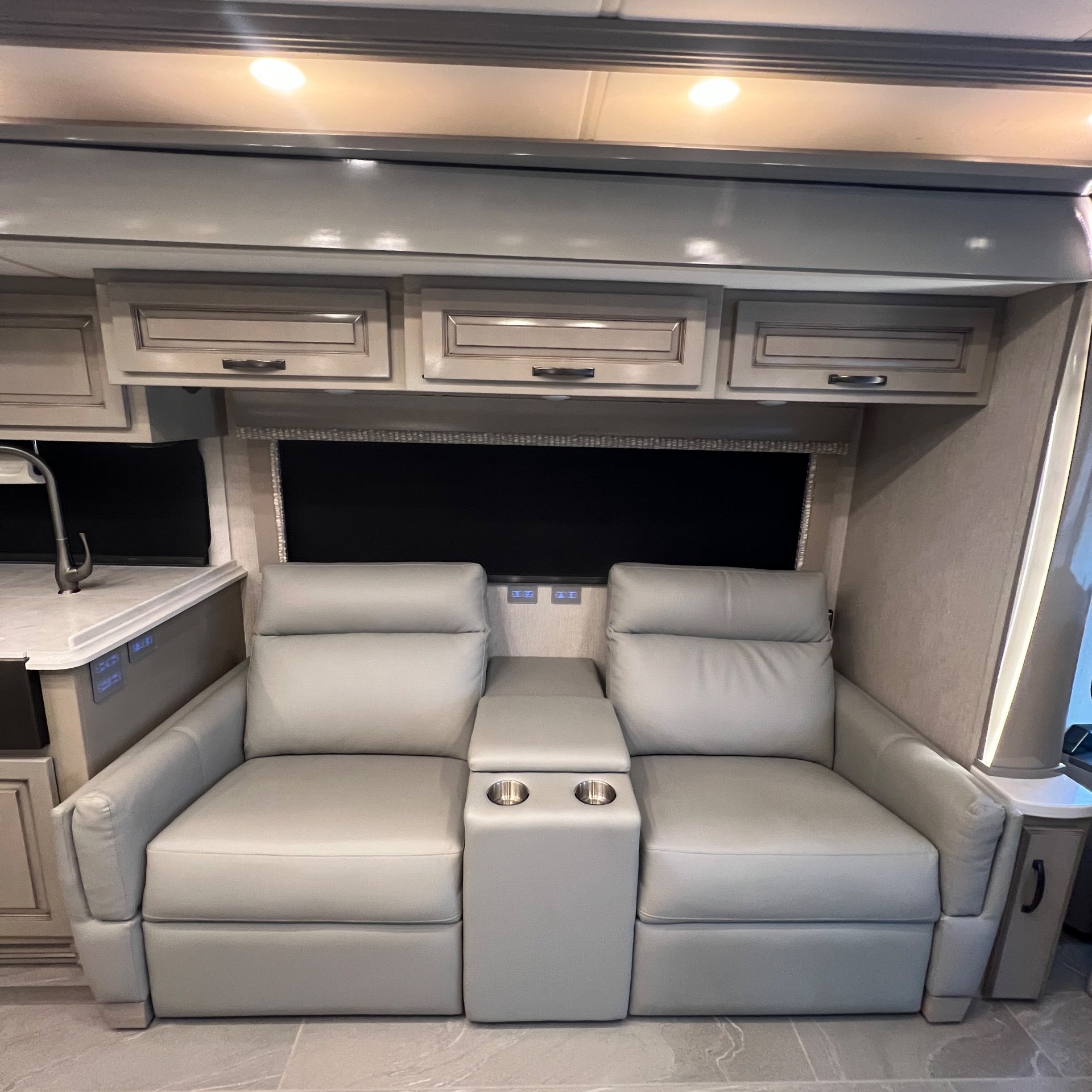 2023 Newmar Dutch Star 4370 - Interior view 2