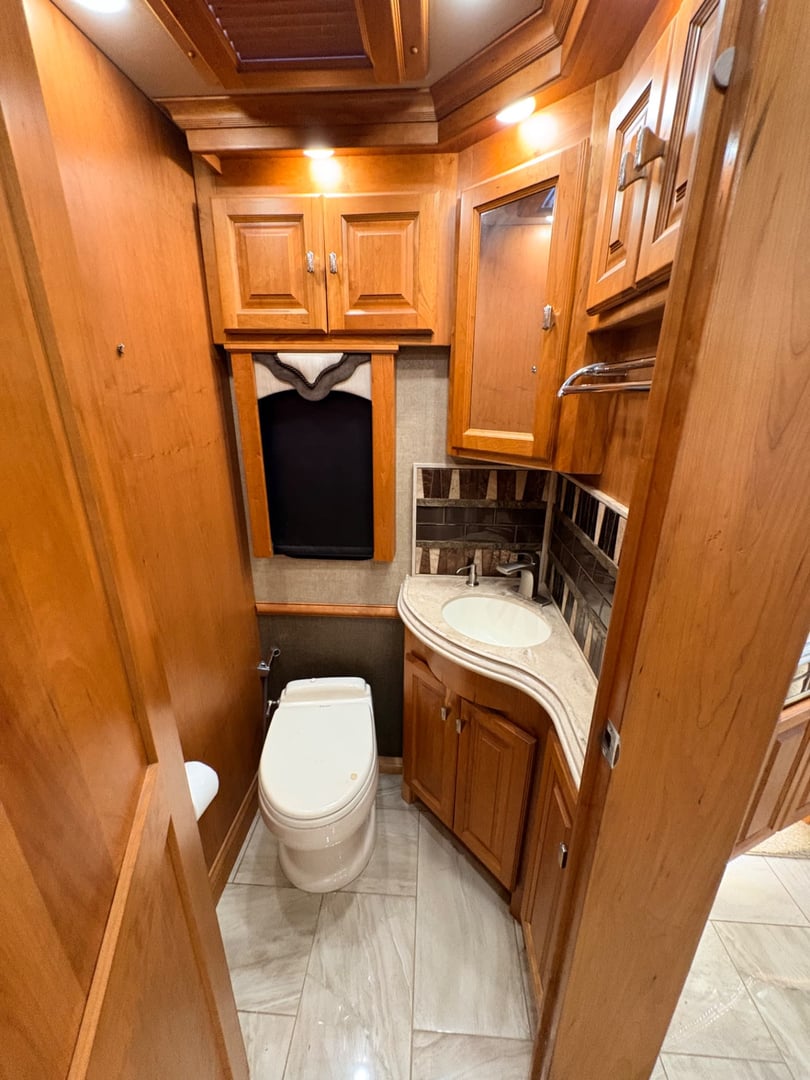2017 Tiffin Allegro Bus 45 OPP, Interior photo 21