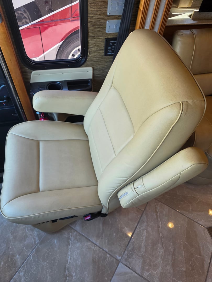 2015 Newmar Dutch Star 4018, Interior photo 39
