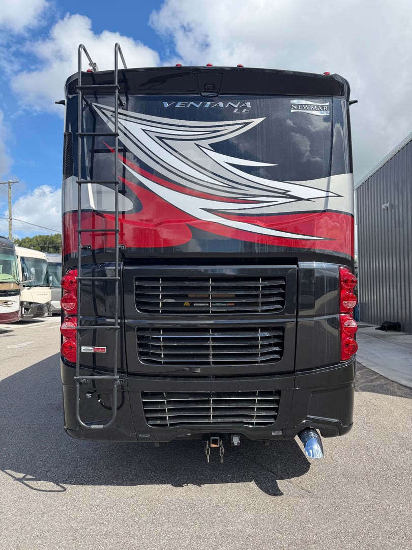 2018 Newmar Ventana 4037, Exterior photo 7