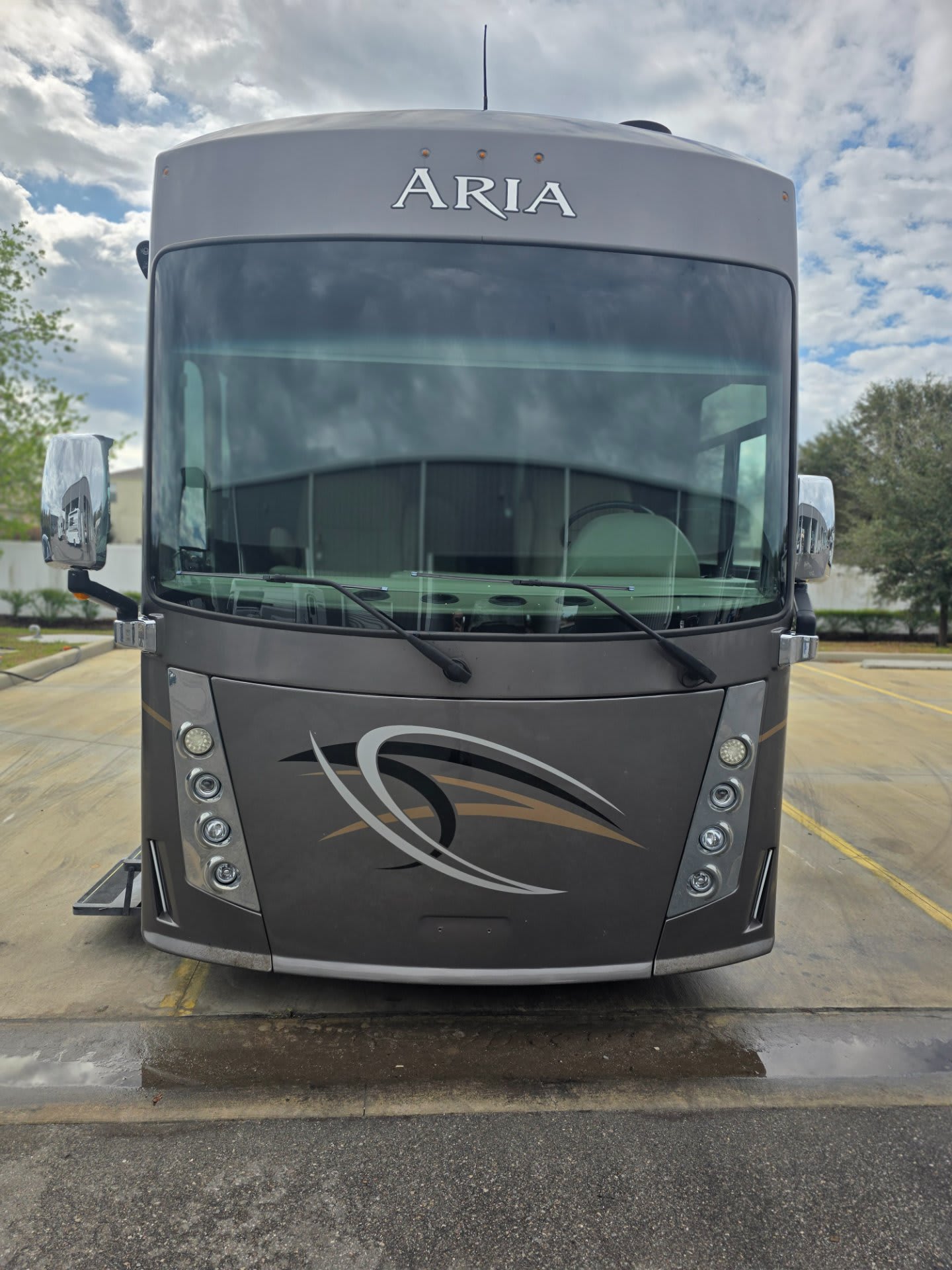 2018 Thor Aria 3601 - Exterior view 2
