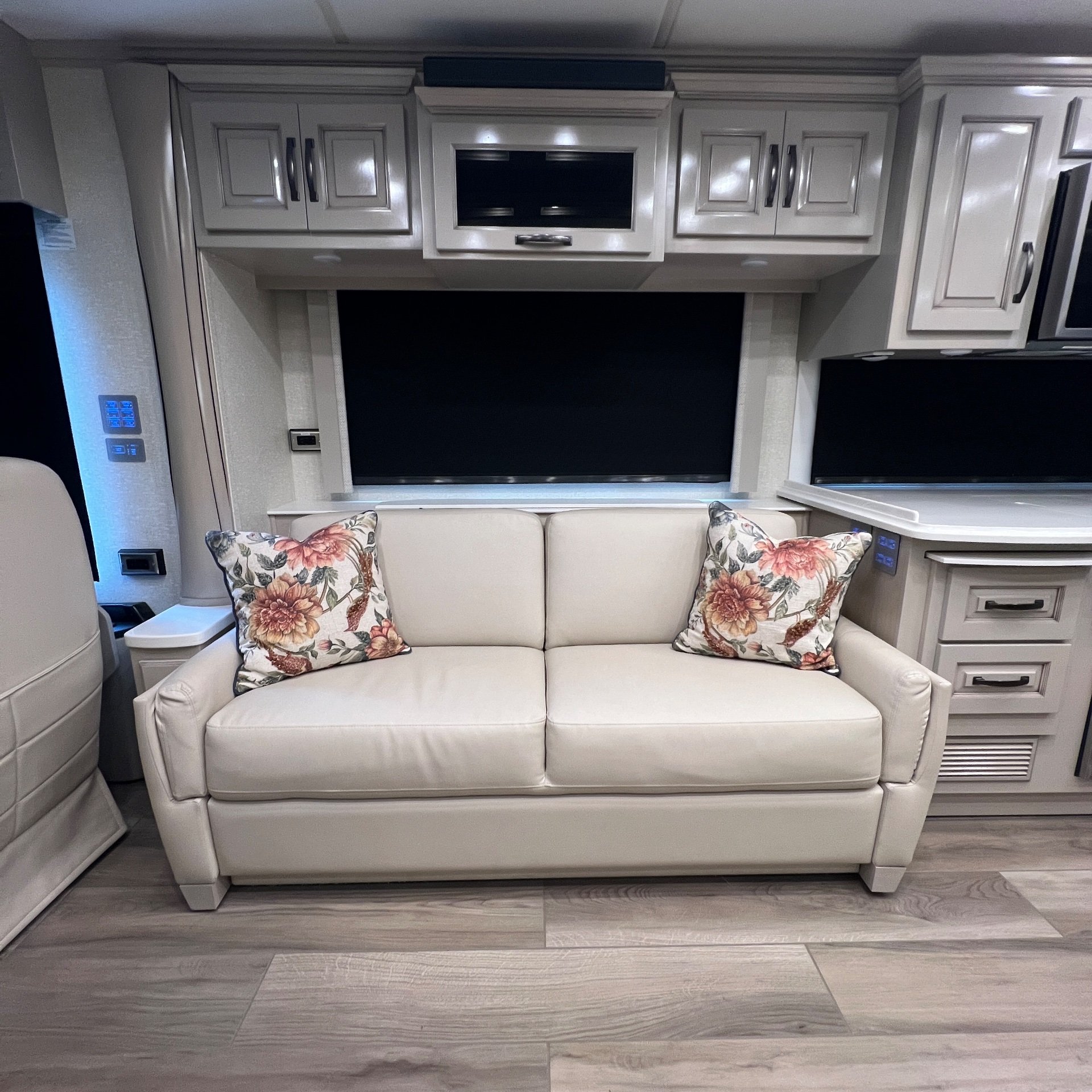 2024 Newmar Dutch Star 4369 - Interior view 3