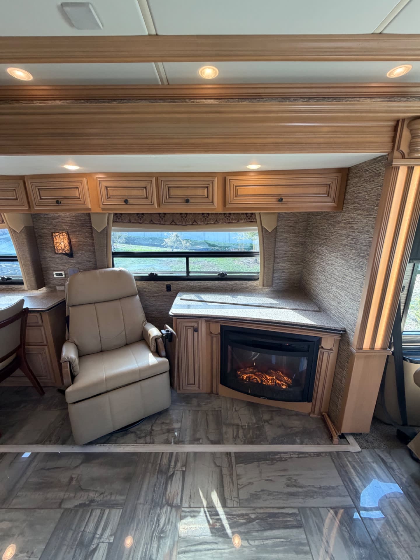 2016 Newmar Dutch Star 4369 - Interior view 3