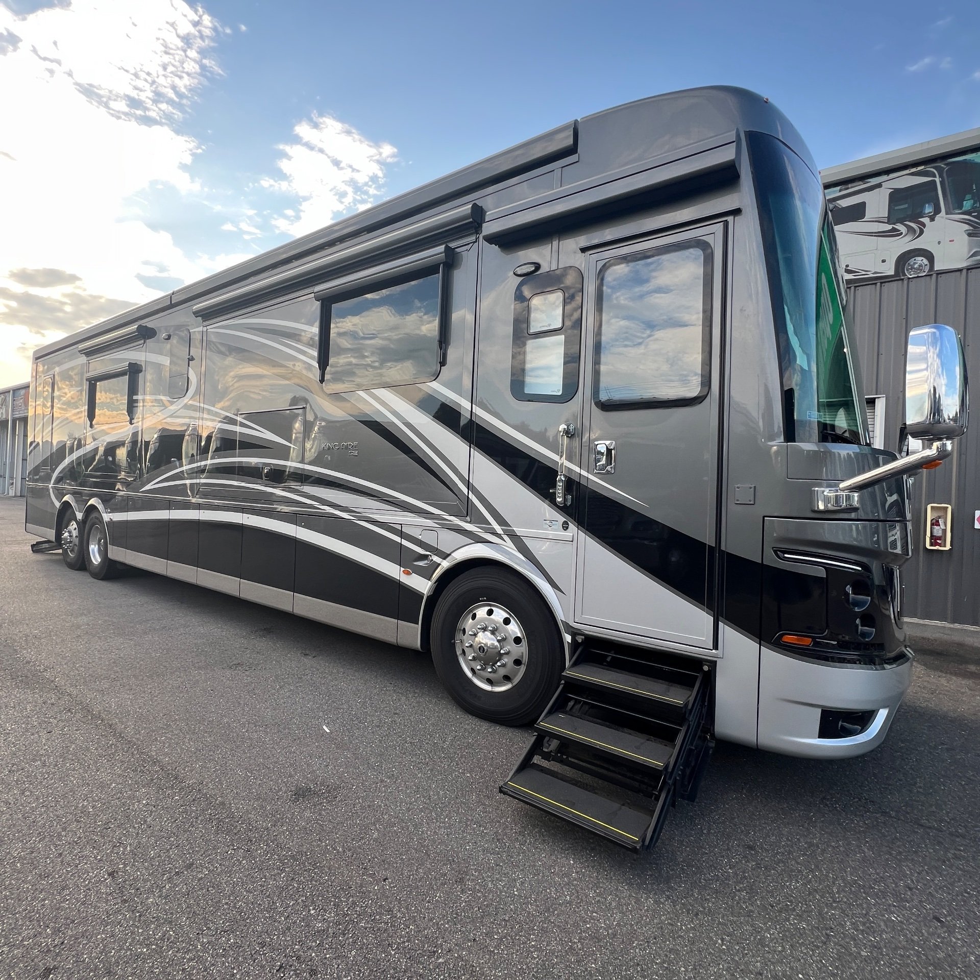 2019 Newmar King Aire 4531 - Exterior view