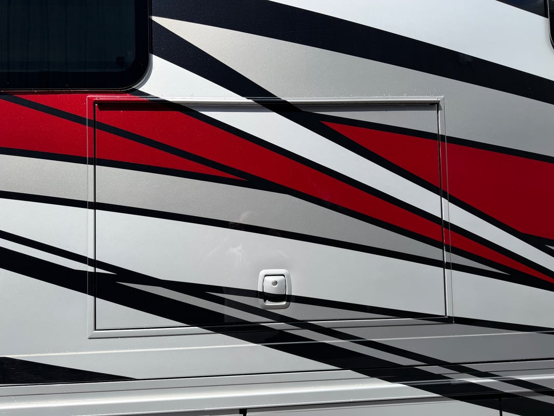 2018 Newmar Ventana 4037, Exterior photo 12