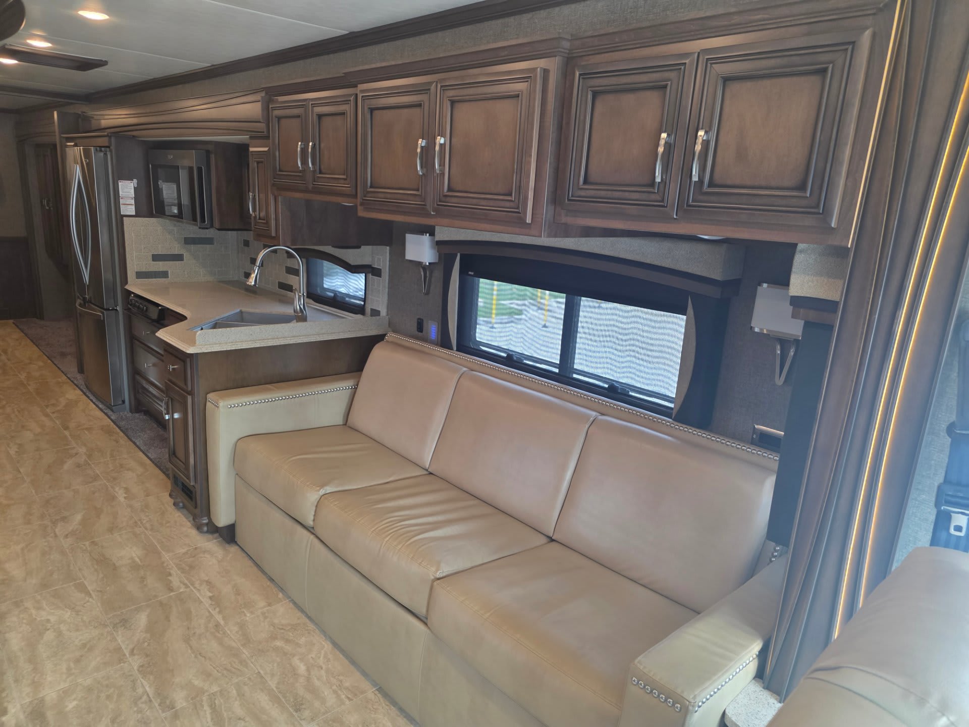 2019 Newmar Ventana 4002 - Interior view 3