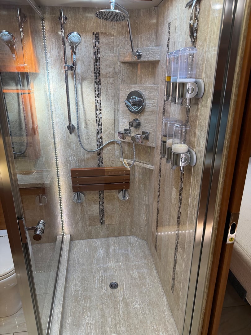 2017 Tiffin Zephyr 45 PZ, Bathroom photo 3