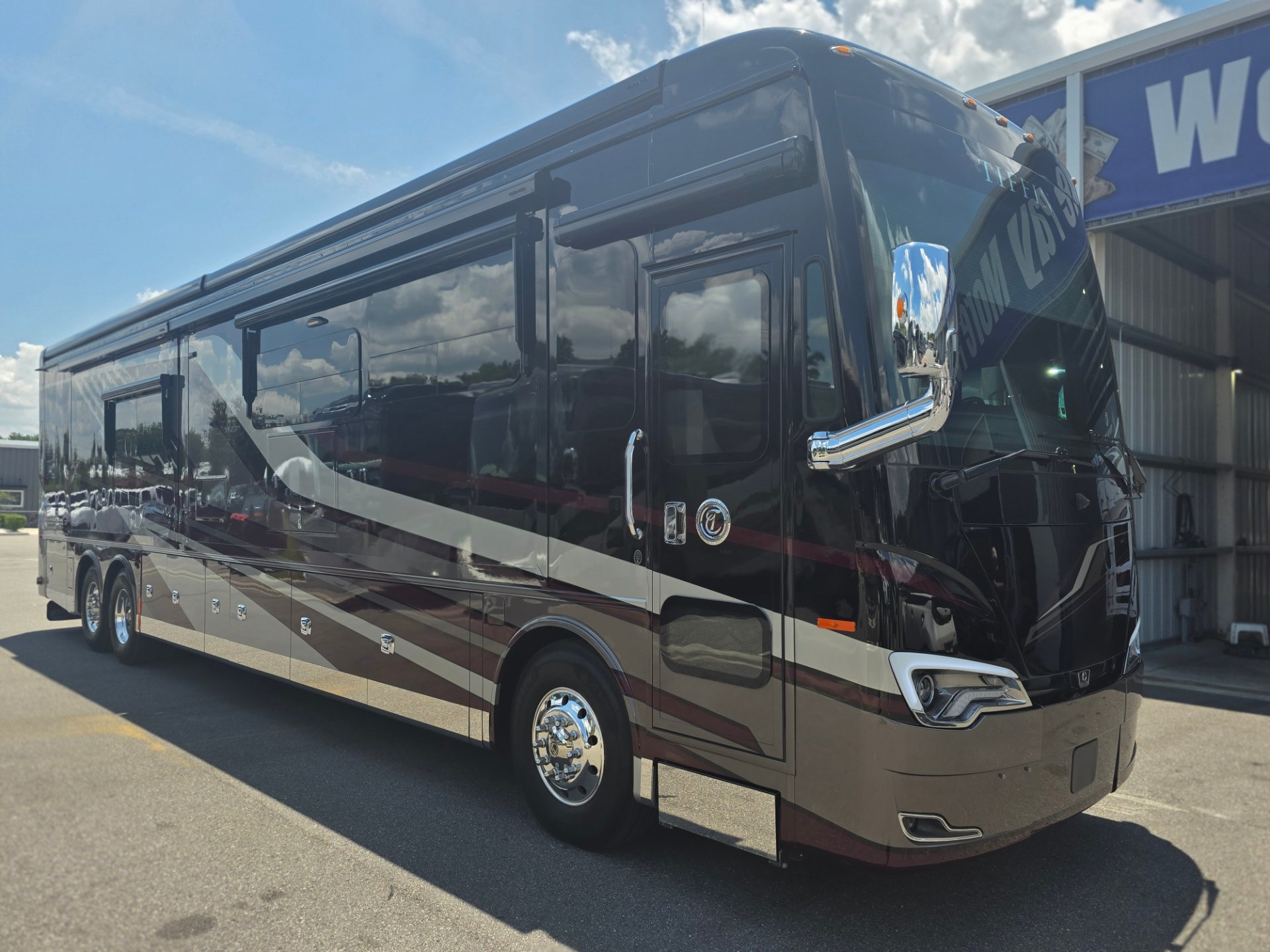 2024 Tiffin Allegro Bus 45 OPP - Exterior view