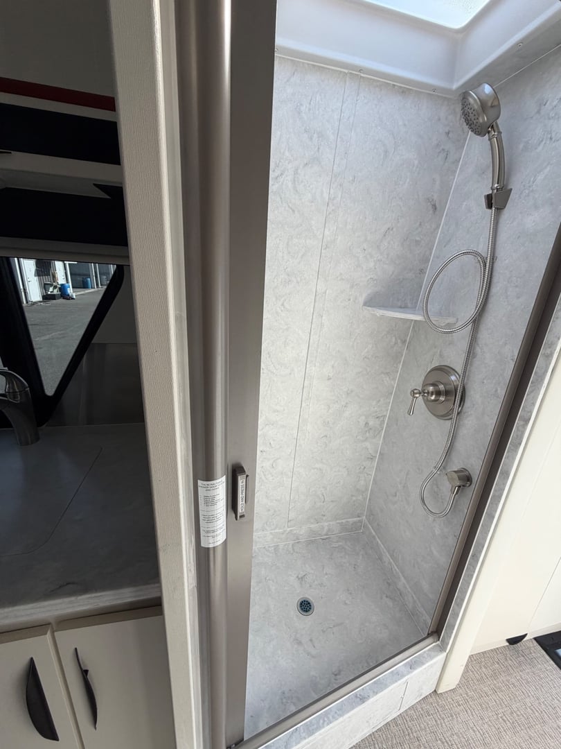 2026 Chinook RV Summit SS, Bathroom photo 3